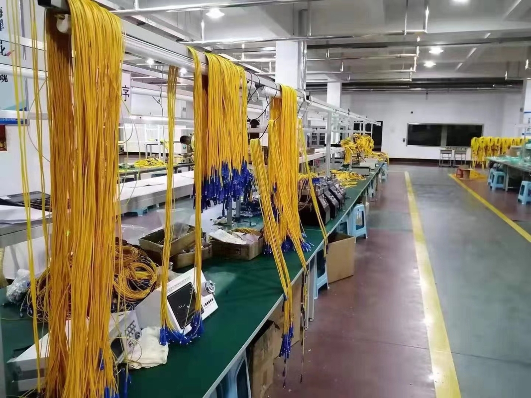 Tipos de interfaz de alta calidad del cordón de remiendo de Direct Fiber Optic del fabricante SC/LC, gama el 1.5m-30m LSZH de la longitud