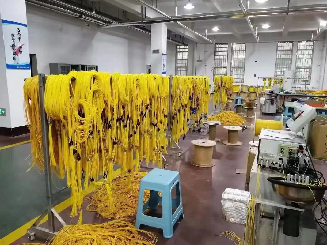 Tipos de interfaz de alta calidad del cordón de remiendo de Direct Fiber Optic del fabricante SC/LC, gama el 1.5m-30m LSZH de la longitud
