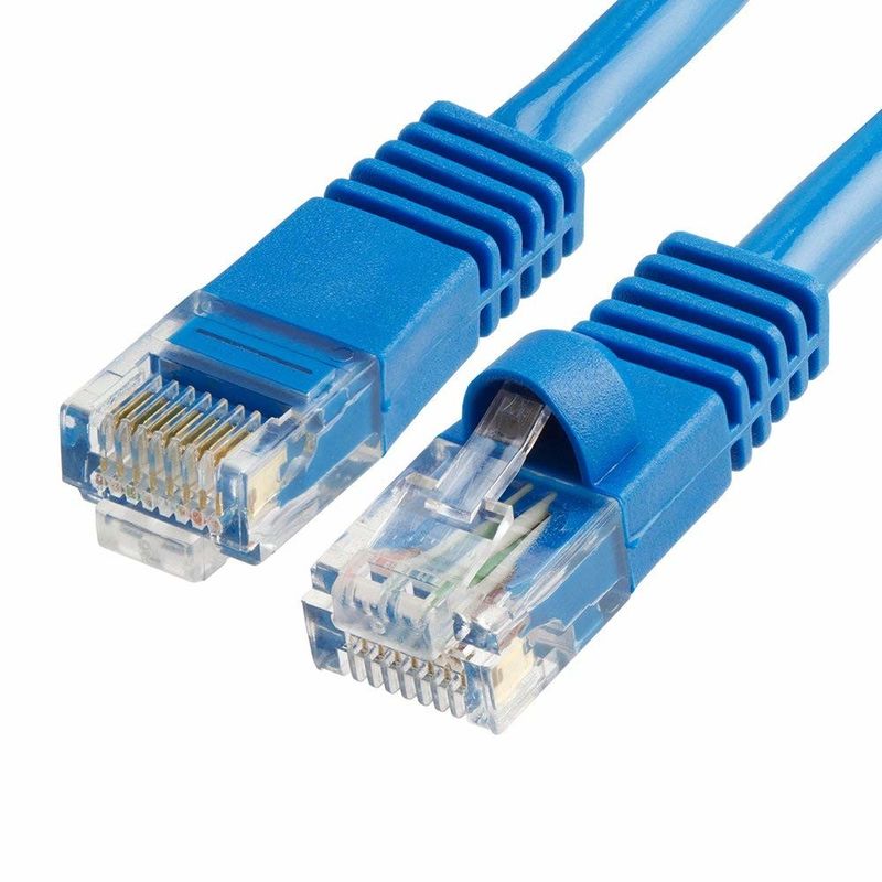 El cable y los conectores del gato 5 de UTP de la red de cable de Cat5 5e 6 remiendan el cable en establecimiento de una red